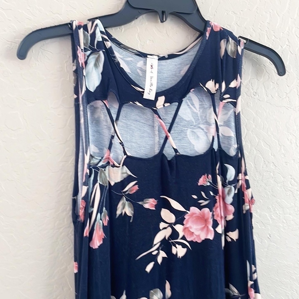🌿Final Sale Vanilla Bay Dark Blue Floral Dress - Picture 2 of 8